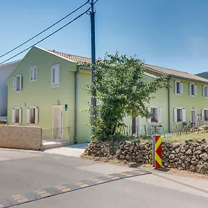 Apartment Danica, Nerezine