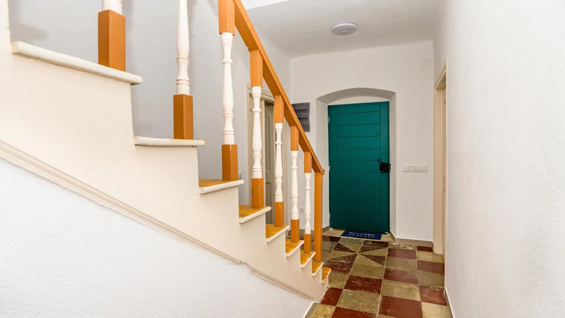 Holiday House Nerezine